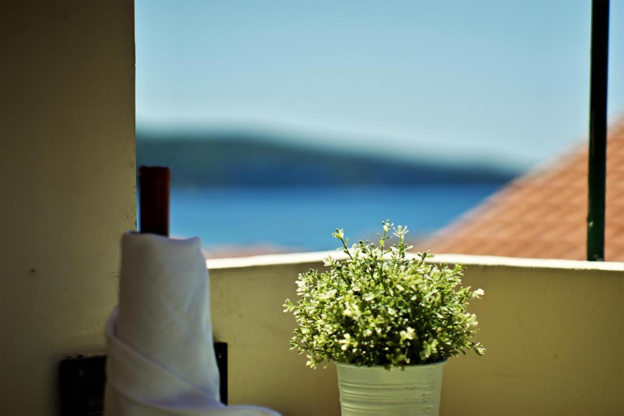 Bed And Breakfast Blue In Blue Komiža Extérieur photo